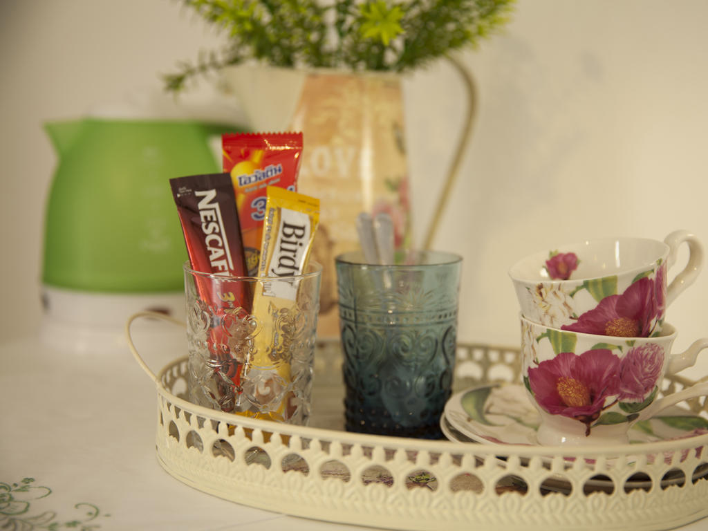 Les Fleurs House Panzió Khaulak Kültér fotó