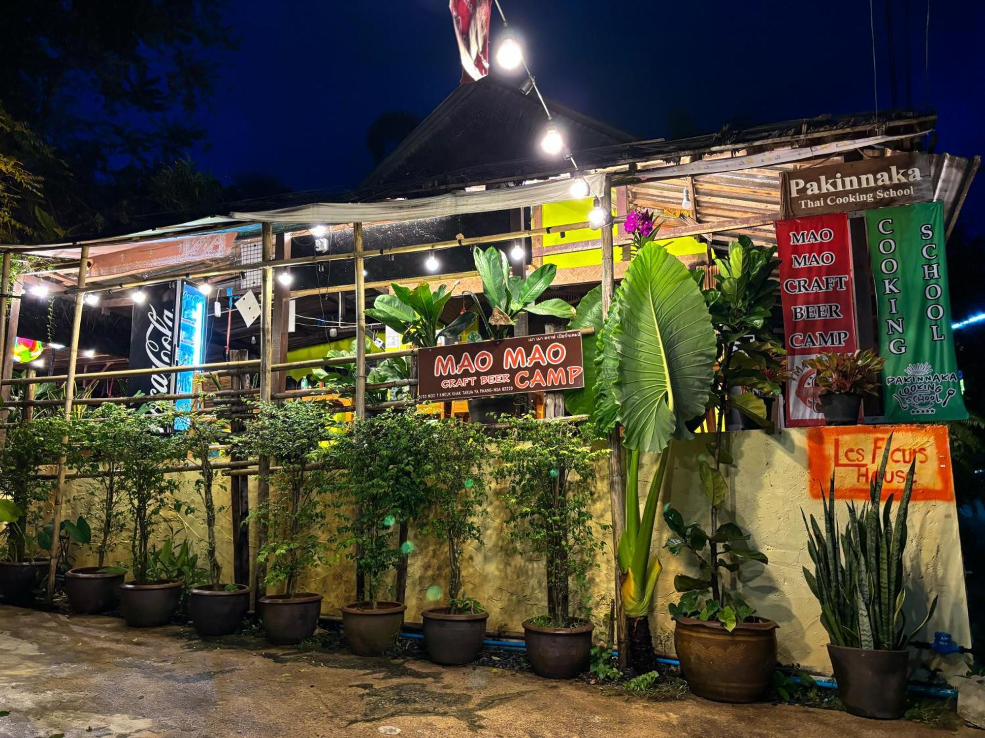 Les Fleurs House Panzió Khaulak Kültér fotó
