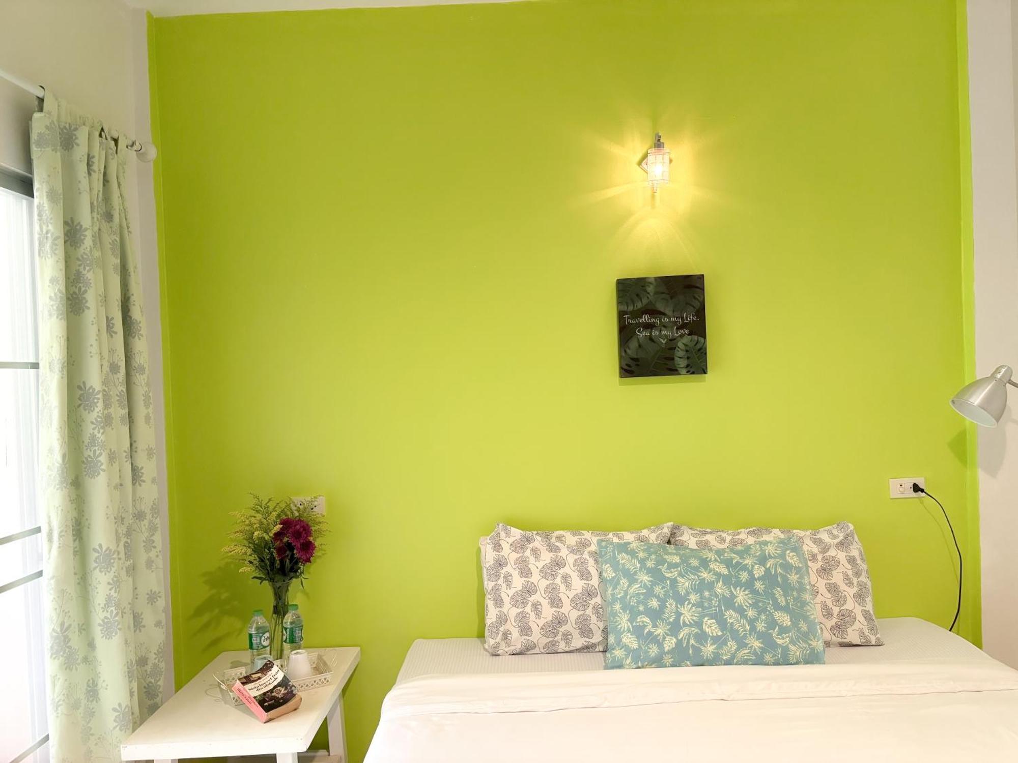 Les Fleurs House Panzió Khaulak Kültér fotó