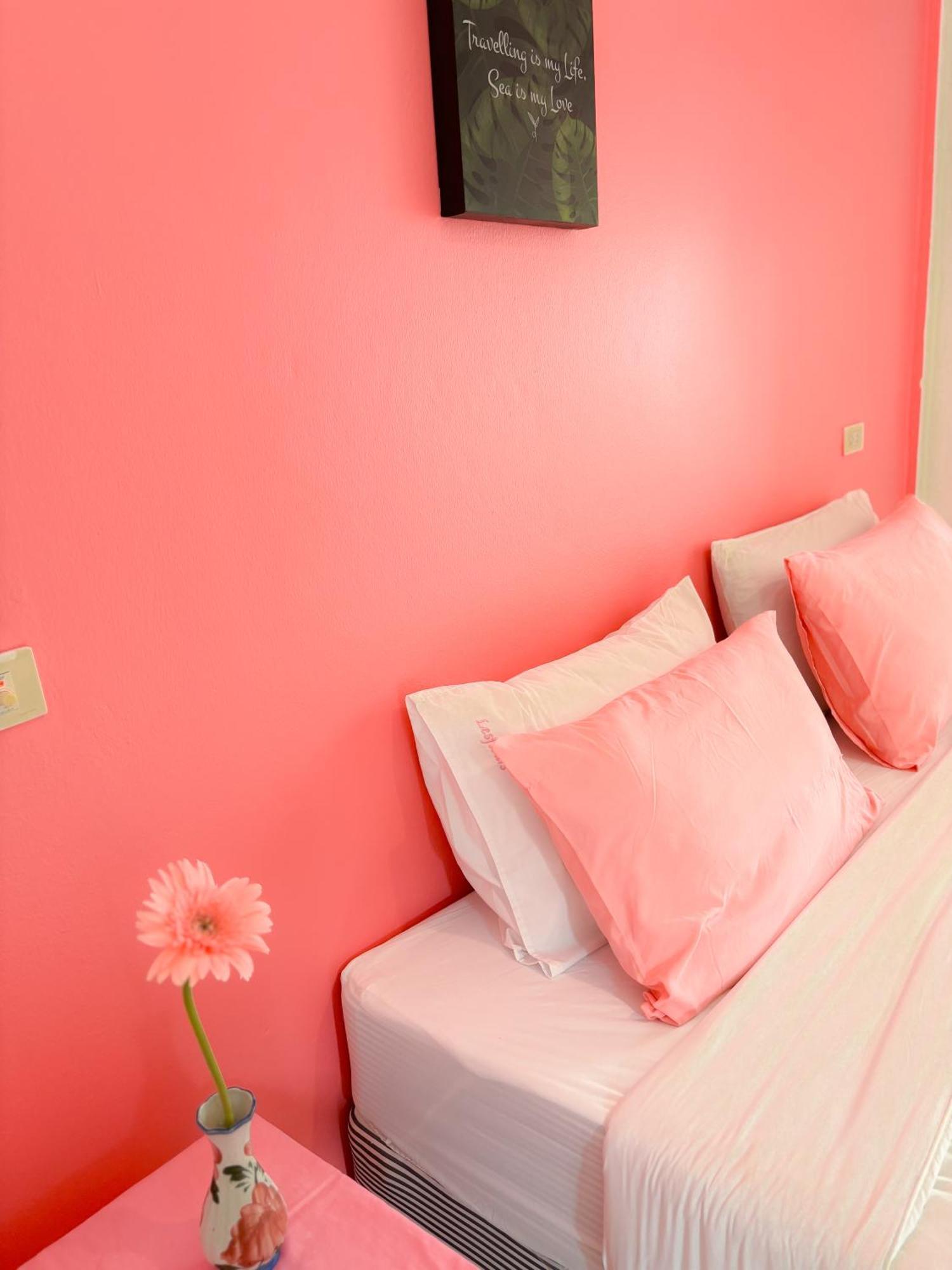 Les Fleurs House Panzió Khaulak Kültér fotó