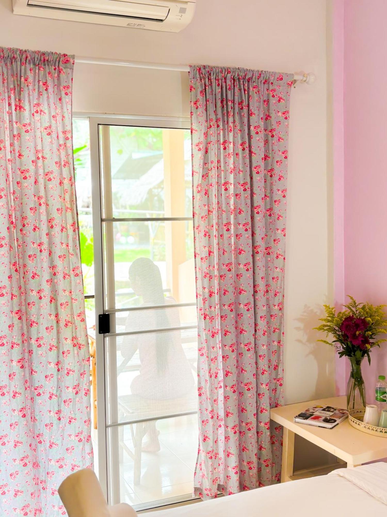 Les Fleurs House Panzió Khaulak Kültér fotó