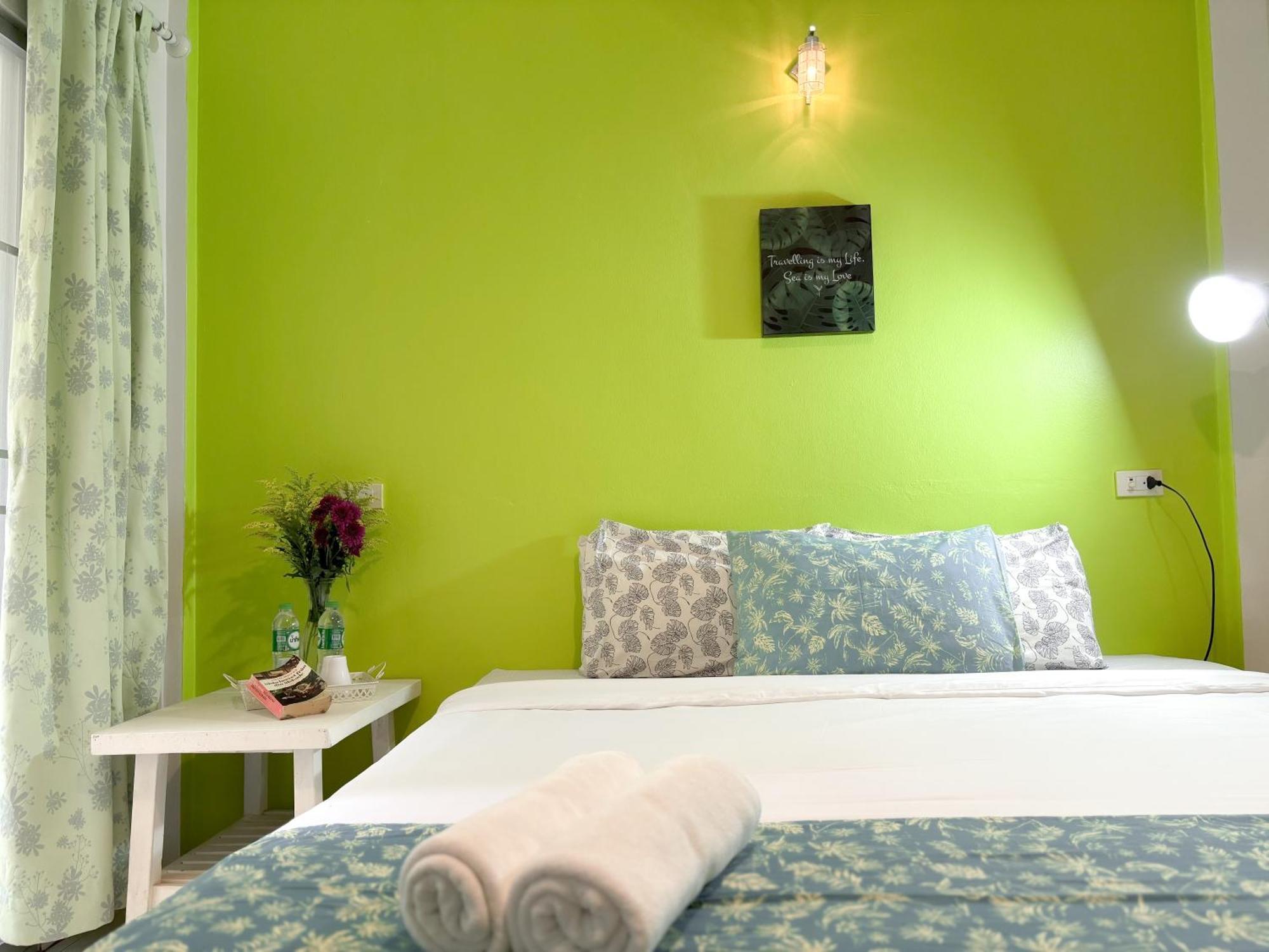 Les Fleurs House Panzió Khaulak Kültér fotó