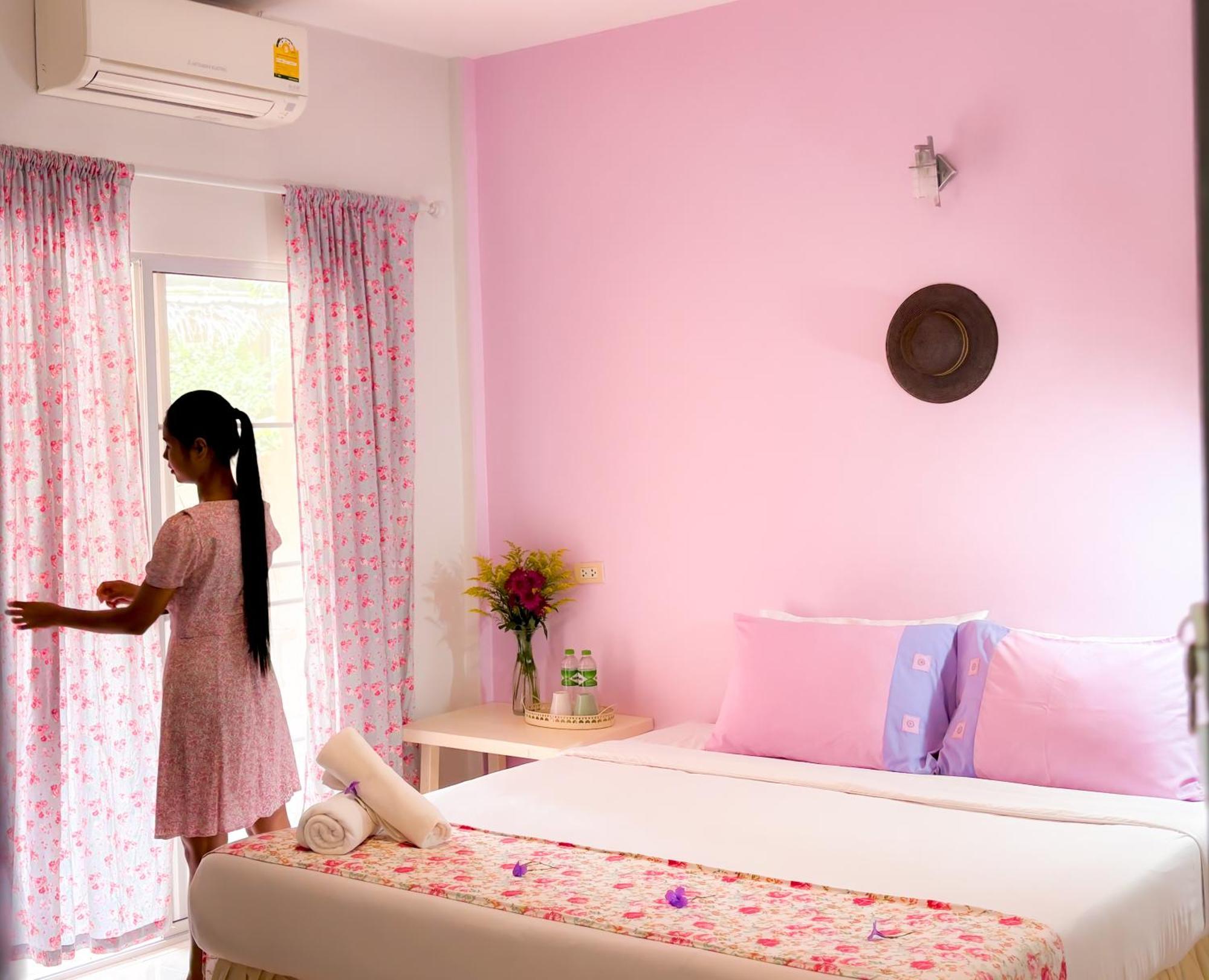 Les Fleurs House Panzió Khaulak Kültér fotó