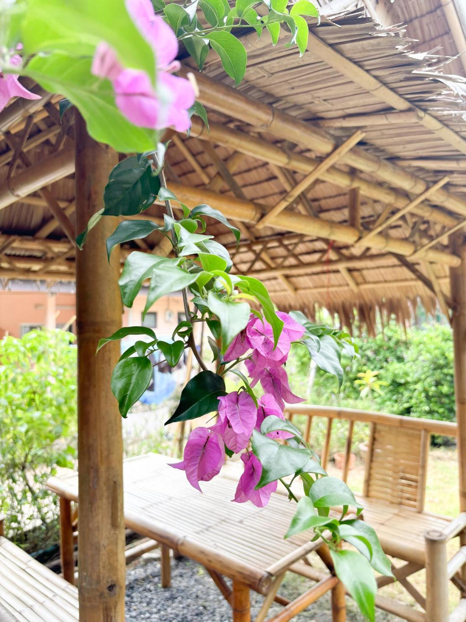Les Fleurs House Panzió Khaulak Kültér fotó
