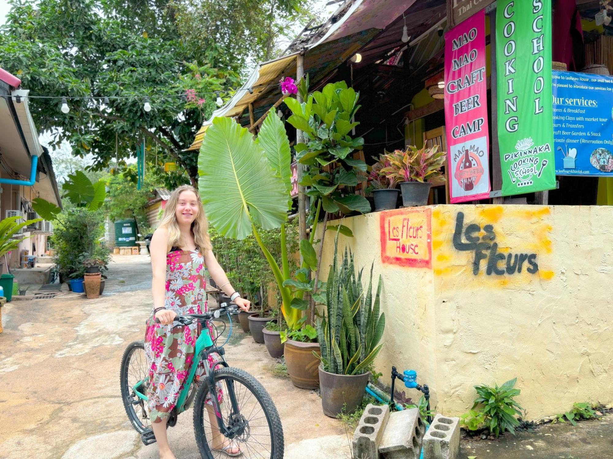 Les Fleurs House Panzió Khaulak Kültér fotó